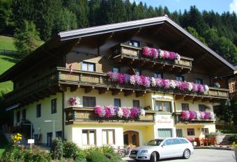 Haus Alpenland has Balcony rooms