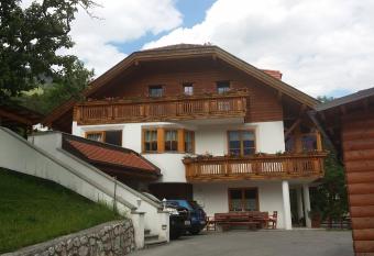 Haus Wieder has Balcony rooms
