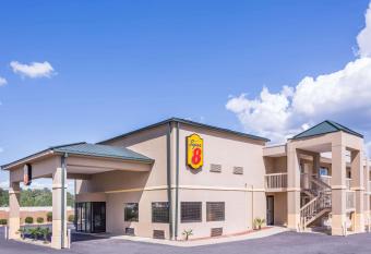 Super 8 by Wyndham Macon West has Smoking rooms