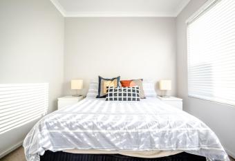 Maylands Boutique Apartment has Balcony rooms