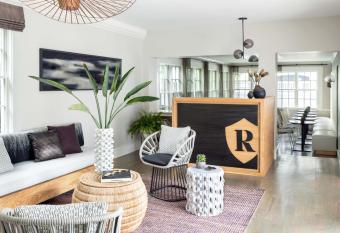 The Richard, The Edgartown Collection has Balcony rooms