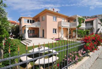 Villa Schober Ba  ka has Balcony rooms