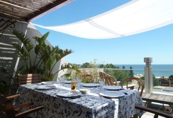 Rinconada del Mar allows 18 year olds to book a room