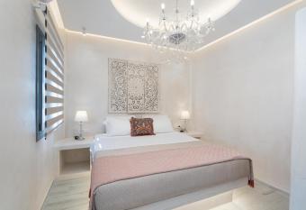 Thousand Stars Suites&Rooms allows 18 year olds to book a room