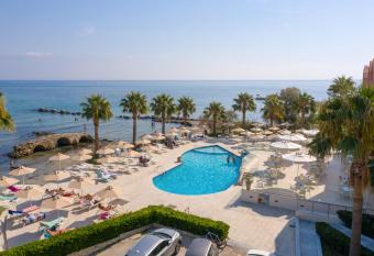 Xenos Kamara Beach allows 18 year olds to book a room