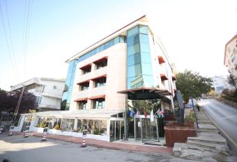 Grand Nora Hotel allows 18 year olds to book a room