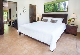 Villa Iguana - Great place & privacy with Jacuzzi & WiFi has Balcony rooms