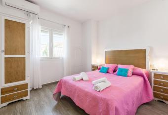Apartamento La Higuera 3 allows 18 year olds to book a room