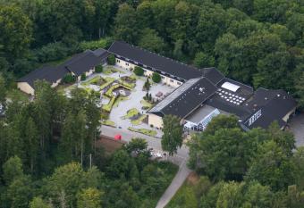 Rold Storkro allows 18 year olds to book a room