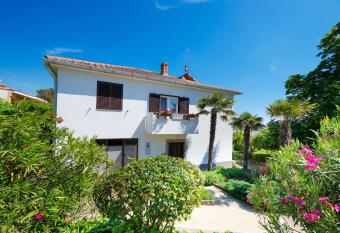 Apartments Lavanda-Kate has Balcony rooms