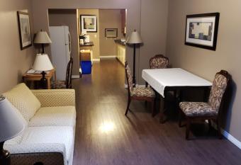 ALPINE COMFORT -Sleeps 8 - 5 Min to Golf & Ski allows 18 year olds to book a room