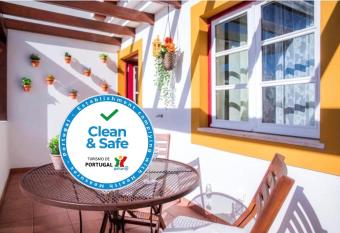 Casinha D Av   Guesthouse allows 18 year olds to book a room