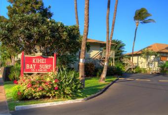 Kihei Bay Surf 117 has rooms with a private hot tub