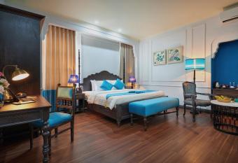 Manoir Des Arts Hotel allows 18 year olds to book a room