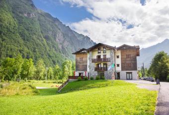 Ostello Casa Corti has Balcony rooms