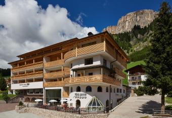 Mountain Hotel Mezd   has Balcony rooms