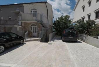 Apartments Tommi has Balcony rooms