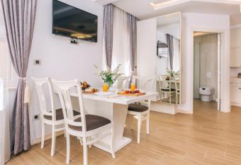 Splendido MB Apartments has Balcony rooms