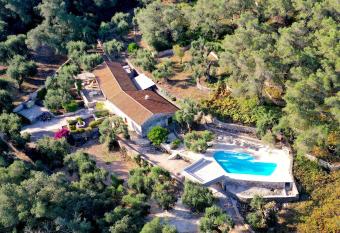 Paxos  Villa - Pool & AC has Balcony rooms