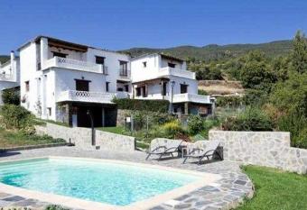 Hotel Maraved   allows 18 year olds to book a room