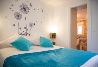 La Casa Del Recreo has rooms with a private hot tub