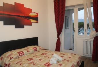 Casa di Charlie has Smoking/Balcony rooms