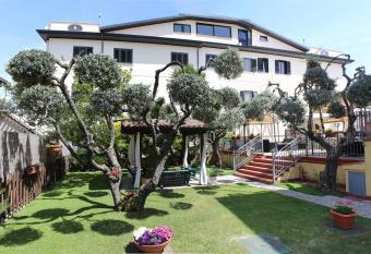 Hotel Nespolo D Oro allows 18 year olds to book a room