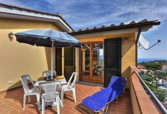 Casa Consuelo App. 2 (trilocale) has Balcony rooms