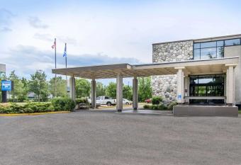 Travelodge by Wyndham Trois-Rivieres allows 18 year olds to book a room