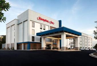 Hampton Inn Kingsport allows 18 year olds to book a room