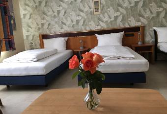 G  stezimmer Siminciuc allows 18 year olds to book a room