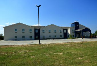 Americas Best Value Inn & Suites-Prairieville allows 18 year olds to book a room