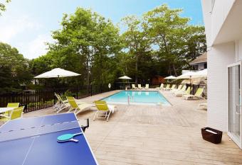 The Lodge on the Cove has Balcony rooms