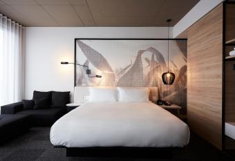 Escad Hotel Quartier Dix30 allows 18 year olds to book a room