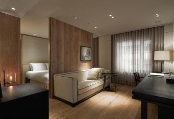 Gloria Residence has Balcony rooms