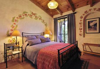 Hotel Villas Casa Morada allows 18 year olds to book a room