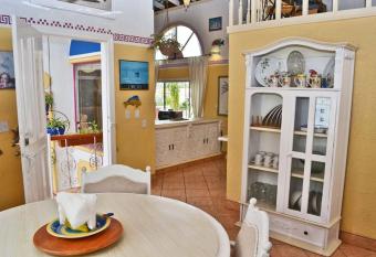 Amazingly Romantic Vacation for Your Honeymoon has Balcony rooms