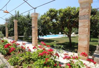 Villa Giulia allows 18 year olds to book a room