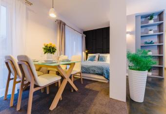 Zigzak Apartments Superior 9A allows 18 year olds to book a room