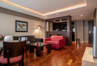 Washington Parquesol Suites & Hotel allows 18 year olds to book a room