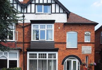 Leaded Light Guest House allows 18 year olds to book a room