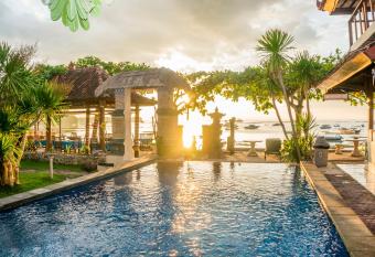 Bungalow No 7 has Balcony rooms