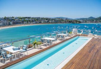 Lasala Plaza Hotel allows 18 year olds to book a room