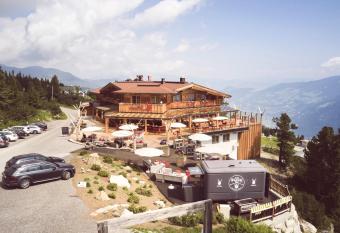 Berggasthof Platzlalm has Balcony rooms