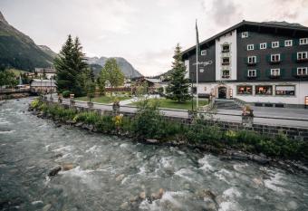 Hotel Arlberg Lech has Balcony rooms