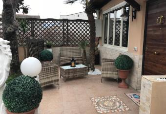 Casa Myriam has rooms with a private hot tub