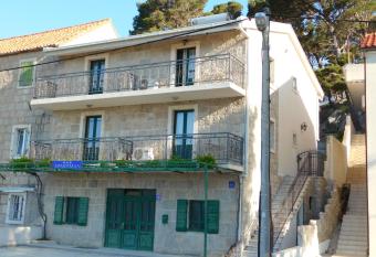 House Monika has Balcony rooms