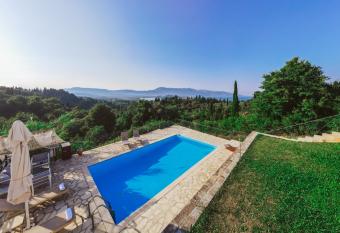 Villa Kira has Balcony rooms