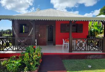 Maison de 2 chambres avec piscine partagee jardin clos et wifi a Saint Francois a 3 km de la plage has Balcony rooms