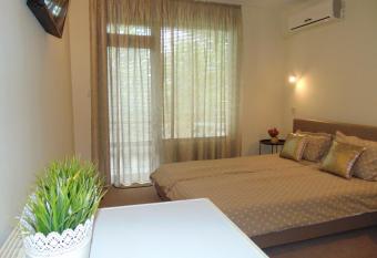 Globus Kiten allows 18 year olds to book a room